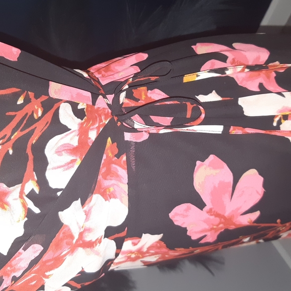 Floral Wrap Dress - Picture 5 of 7